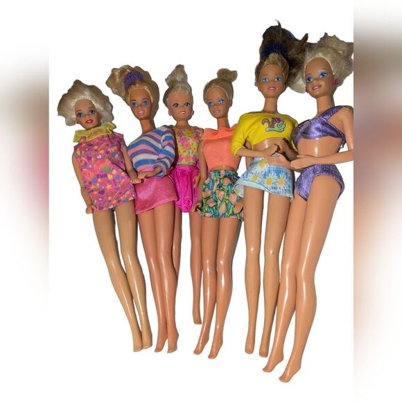 Vintage Large lot of 80s/90s Barbies and accessories - Picture 9 of 11